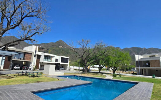 Casa en Las Esmeraldas, Nuevo León