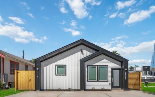 Liberty Road Manor, Houston A/B